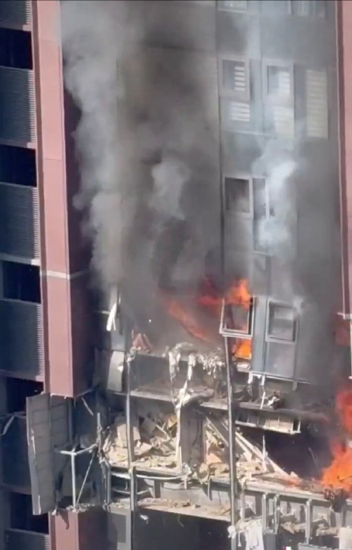 Explosions reported after fire in residential compound in Chinese city of ShenzhenBy Enoch WongExplosions were heard in the southern Chinese city of Shenzhen after a fire broke out in a high-end residential compound, local media reported.The fire started at Shenzhen Bay Yuefu Phase II, one of the city’s most exclusive addresses, in the Nanshan district at around 3pm.Emergency services, including police, firefighters, and medical personnel, quickly arrived on the site.Details of casualties and the cause of the blaze are yet to be confirmed.The city’s fire department said it had sent 16 fire engines and 80 firefighters to the scene.Explosions were heard in the southern Chinese city of Shenzen after a fire broke out in a high-end residential compound in Shenzhen. Photo: Weibovia SCMP Full Text Feed