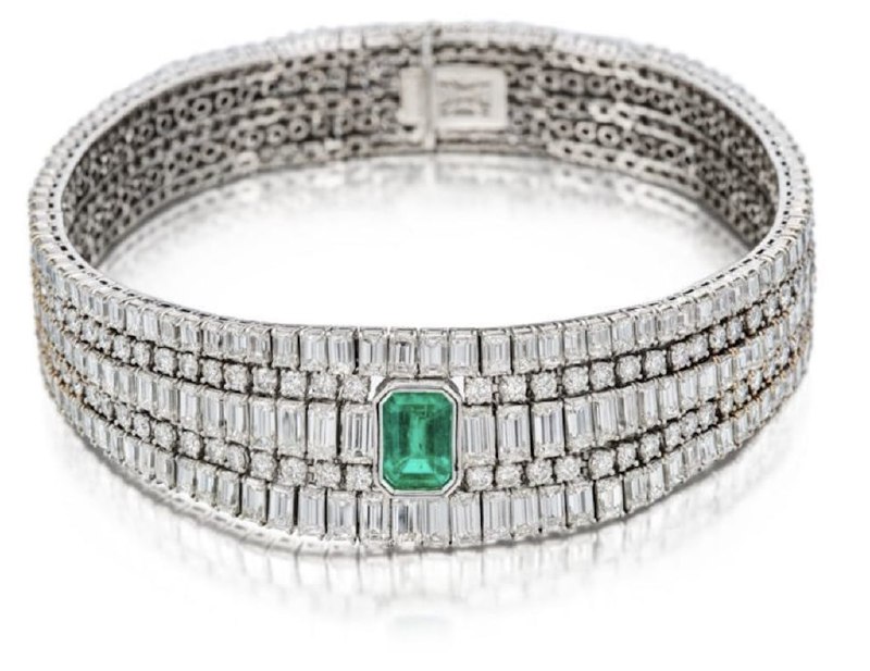 Jewellery worth more than US$12.5 million stolen from London homeBy dpaJewellery worth more than £10 million (US$12.5 million) as well as designer handbags worth £150,000 have been stolen from a house in Primrose Hill in London.A white man aged in his late 20s to 30s broke into a house in Avenue Road between 5pm and 5.30pm on December 7 by climbing in through a second-floor window, the Metropolitan Police said.He took the Hermes Crocodile Kelly handbags, £15,000 in cash as well as items of jewellery worth £10.4 million that included unique pieces.The suspect was wearing a dark hoodie, cargo pants and a grey baseball cap, and kept his face covered.Items that were taken include distinctive jewel-encrusted necklaces and bracelets.An emerald and diamond necklace. Photo: Metropolitan Policevia SCMP Full Text Feed
