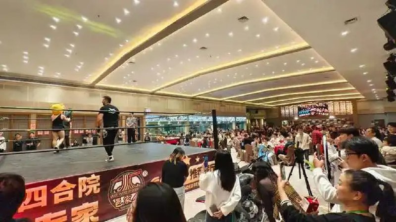 China diners combine dim sum with live wrestling as unique entertainment gains popularityBy Zoey ZhangDiners at Cantonese tea restaurant in China can enjoy dim sum while watching live professional wrestling, a unique form of entertainment that has sparked much attention on mainland social media.Unlike the genuine sport, professional wrestling, which is widely known as pro wrestling, is a choreographed stage combat performance. The wrestlers are both athletes and actors.Pro wrestling evolved from the common practice of match-fixing among wrestlers in the United States in the 19th century, who later sought to make bouts shorter, more entertaining, and less physically taxing.The most famous pro wrestling event in the world is World Wrestling Entertainment (WWE) in the US.In China, pro wrestling is often confused with martial arts performances and sports, and its popularity remains low.The “food fights” take place in a busy dim sum restaurant in southern China. Photo: Baiduvia SCMP Full Text Feed